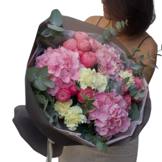 Pleasant Pink Bouquet .